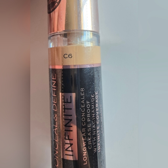 Makeup Revolution Beauty Conceal & Define Infinite Concealer XL, C6 New SEALED - Picture 3 of 5
